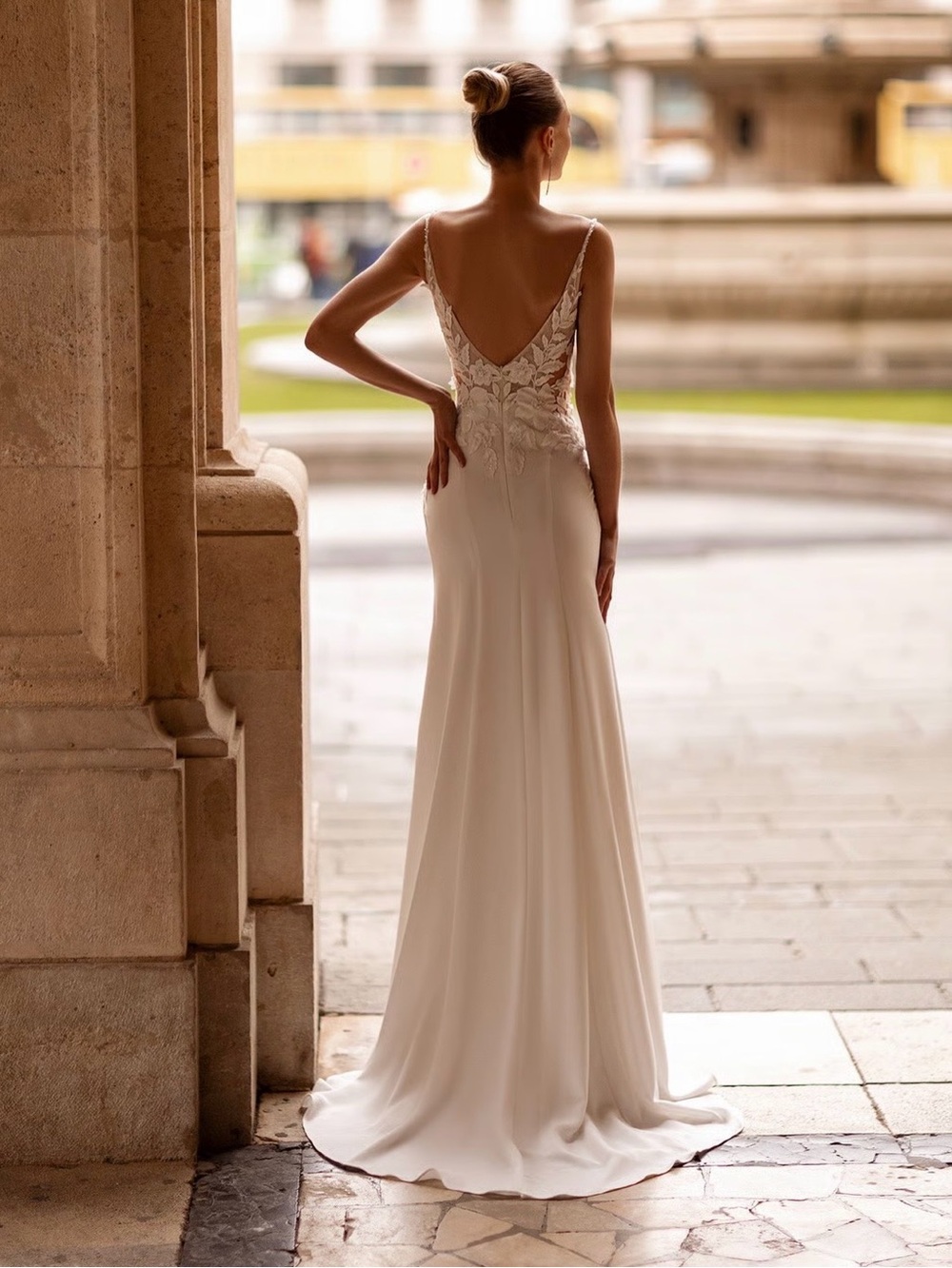 NWT Elegant Ivory Lace Bodice V-Neck Wedding Dress-Never Worn - Picture 2 of 7